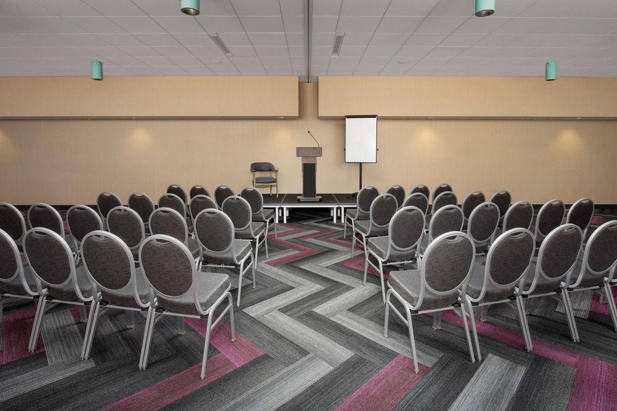 Tru By Hilton Orlando Convention Center Hotel 3*